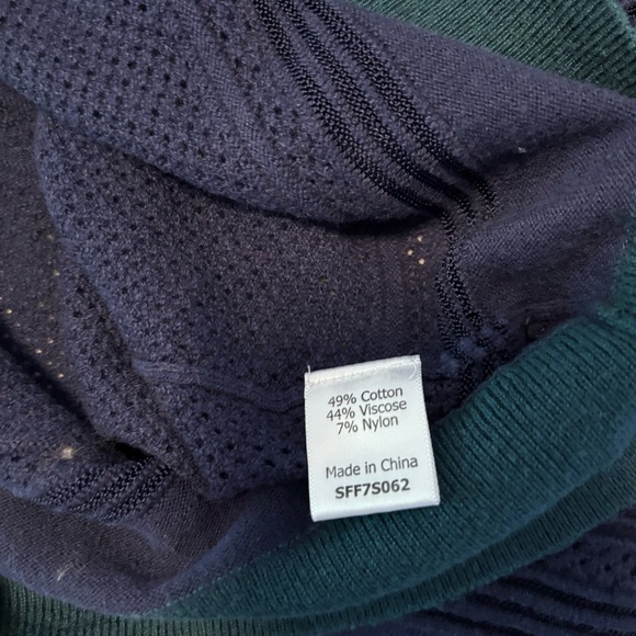 sweater size medium - Picture 5 of 5